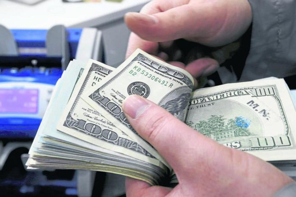 Gobierno descarta ajustar el tipo de cambio del dólar, advierte que provocaría un escenario catastrófico