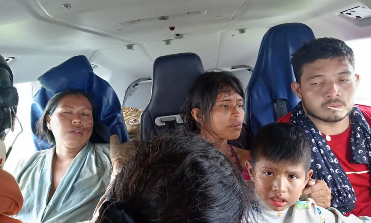 Pasajeros y piloto rescatados reciben atención médica en Trinidad