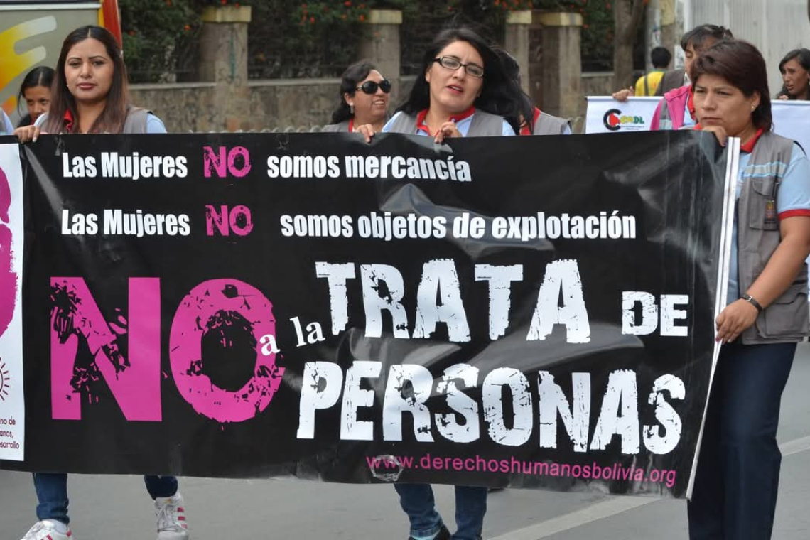 Policía Boliviana investiga red de trata blancas por Internet 