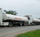 Bloqueos en Cochabamba perjudican el abastecimiento de combustible a oriente y occidente