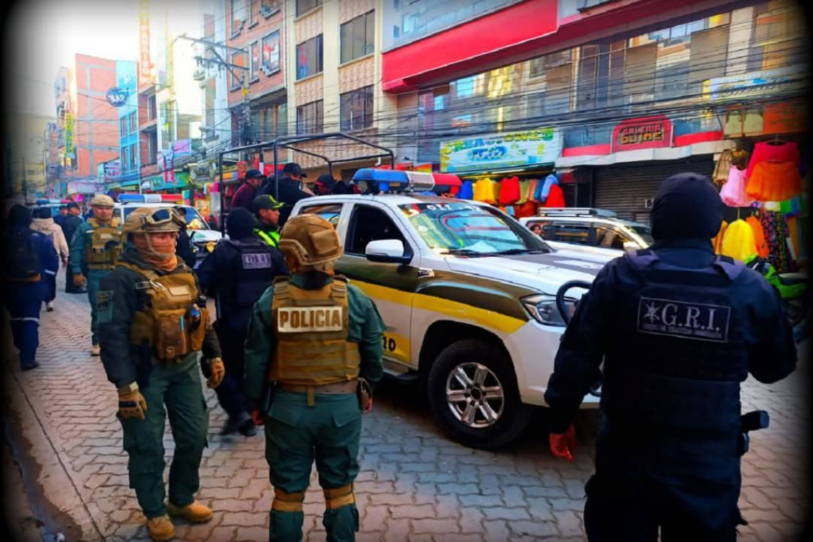 Policía interviene y clausura bar clandestino, hay 15 arrestados