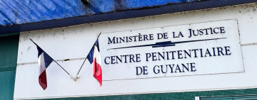 ¿Modelo Bukele? Francia quiere enviar a sus reos más peligrosos a una cárcel en Sudamérica 