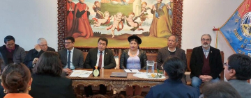 Condecoran a la Universidad San Francisco Xavier de Chuquisaca por su legado histórico y aporte a la educación