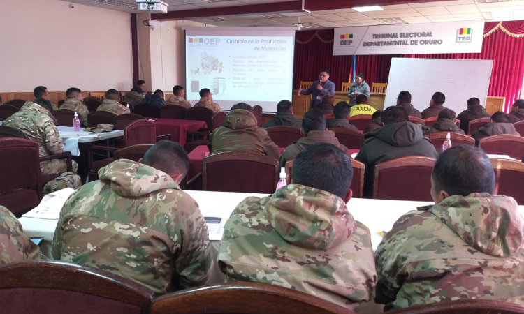 Ejército y Policía se capacitan en la Cadena de Custodia Electoral