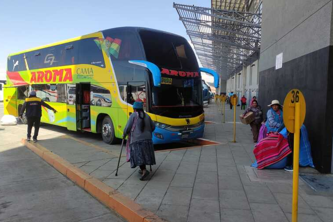 Refuerzan controles en terminales y aeropuertos por alta afluencia de viajes durante el descanso pedagógico