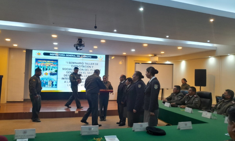 Plan de Género en Bolivia: Ejército actúa contra la violencia hacia las mujeres