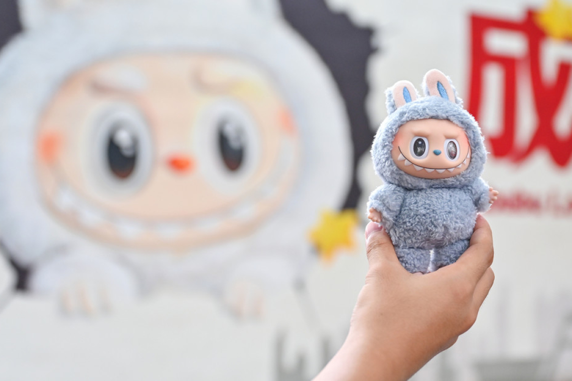 ¿Cómo la pasión por los Labubu llevó a su creador hasta el 'top 10' de los más ricos de China?