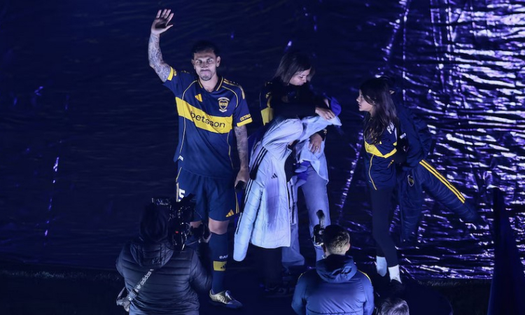 Con una Bombonera repleta, Boca Juniors presentó a Leandro Paredes como flamante refuerzo: “Es el día más importante de mi vida”