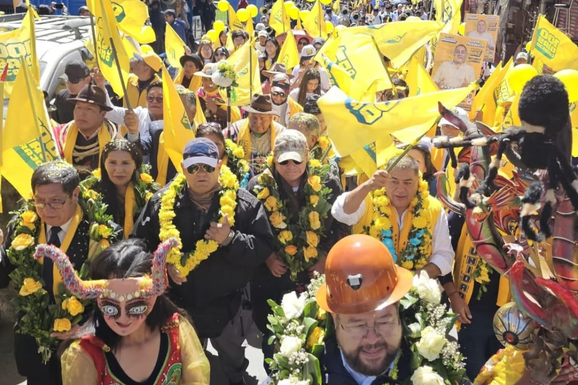 El candidato de la Alianza Unidad inició en Oruro y Potosí los cierres de campaña