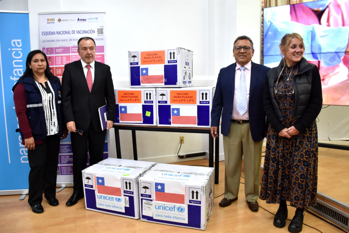 Bolivia recibe de Chile la donación de 50.000 nuevas dosis de vacunas contra el Sarampión