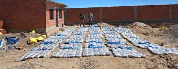 En Uyuni FELCN desbarata acopio de droga y confisca casi 1Tn de marihuana