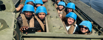 Dama oficial de la Armada se capacita en curso Operaciones de Paz en Brasil