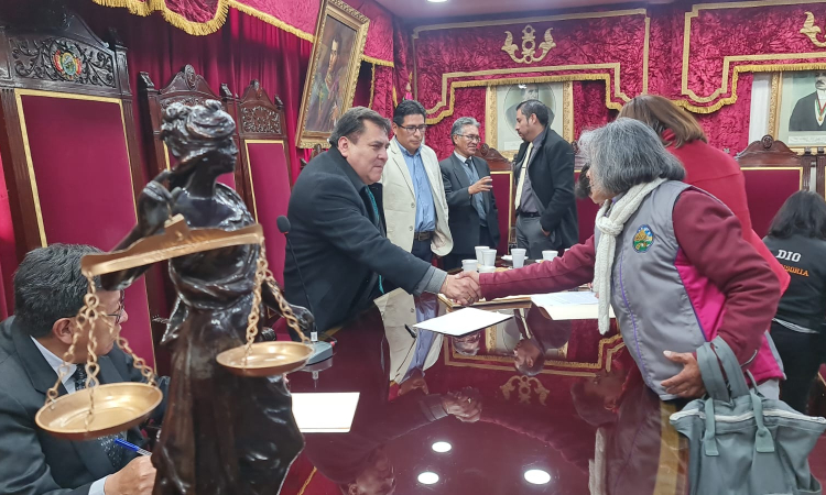Fiscal sugiere jornadas laborales y trabajos comunitarios para des hacinar cárceles