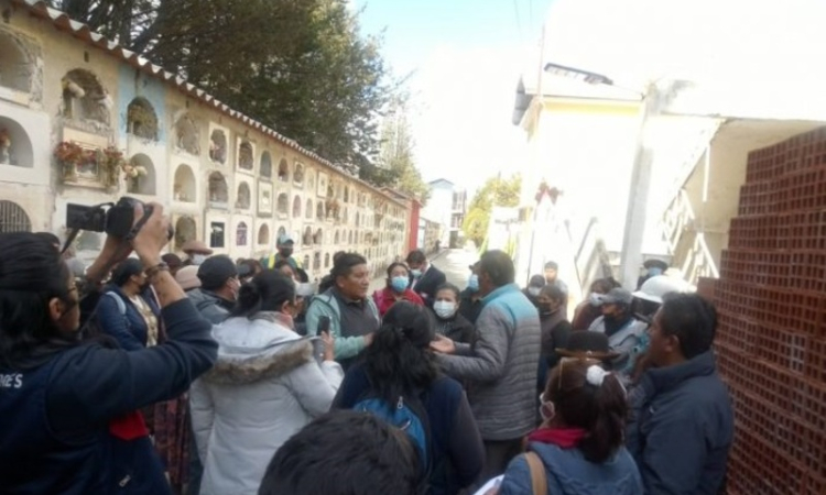 Abren 80 sepulturas para hallar los cuerpos de dos personas fallecidas en 2020
