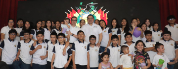 Fiscal entrega simbólicamente la Ley Nº 1636 para proteger a la niñez y adolescencia