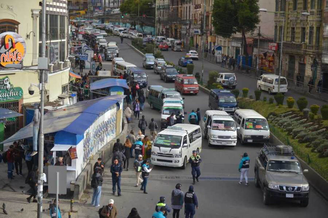 Transporte advierte que el pasaje subirá arriba de Bs 7 en La Paz si el nuevo gobierno levanta la subvención 