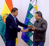 Arce entrega Bastón de Mando a Choquehuanca y parte a la 80ª Asamblea General de la ONU