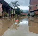 En Tipuani se desborda un río y deja 420 familias damnificadas