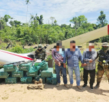Fiscalía y UMOPAR investiga avioneta hallada en pista clandestina en Villa Tunari