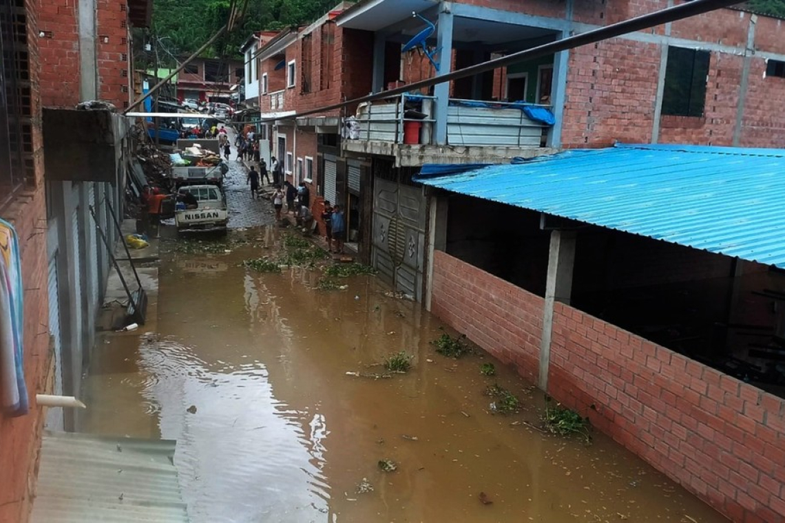 Defensa Civil analiza problema estructural en Tipuani por inundaciones