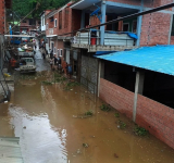 Defensa Civil analiza problema estructural en Tipuani por inundaciones