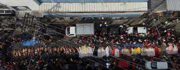 Civiles trasladaron más de 60 cadáveres a una plaza de Río de Janeiro: los hallaron en una zona boscosa