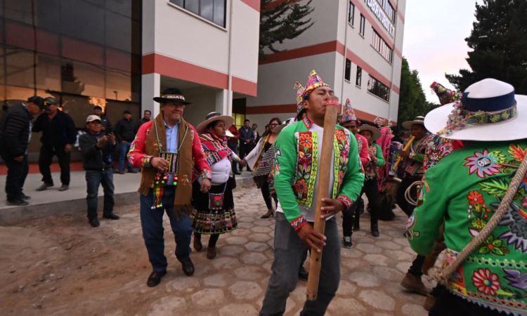 Arce entrega moderna infraestructura a la Universidad de Oruro y viabiliza crédito de $us 46 millones para carreteras