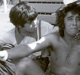 Es una de las fotos más recordadas de la vida de Maradona y detrás esconde una historia trágica y luminosa