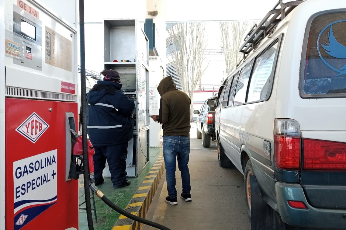 YPFB afirma que continúa el suministro de combustibles al 100%