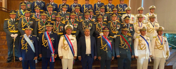 Militares de las promociones 1992 y 1994 ascienden a generales y almirantes