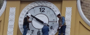 El histórico reloj de Plaza Murillo deja de funcionar incorrectamente 