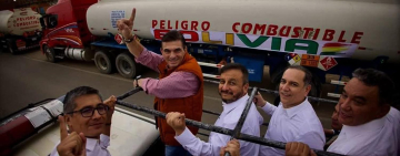 Presidente encabeza caravana de 900 cisternas que transportan gasolina y Diesel 