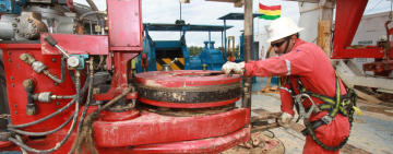 Gobierno presentará en seis meses proyectos de ley de hidrocarburos y de electricidad al Legislativo 