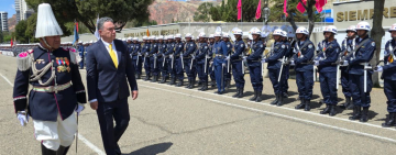 Ministro de Defensa pide a las FFAA ser defensores de la economía nacional