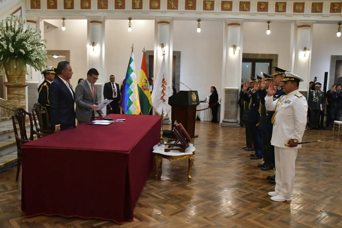 Capitán General de las FFAA posesiona al nuevo mando militar y el reto de renovarlas
