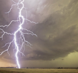 Un rayo mata a una mujer que vendía helados en un balneario de Oruro