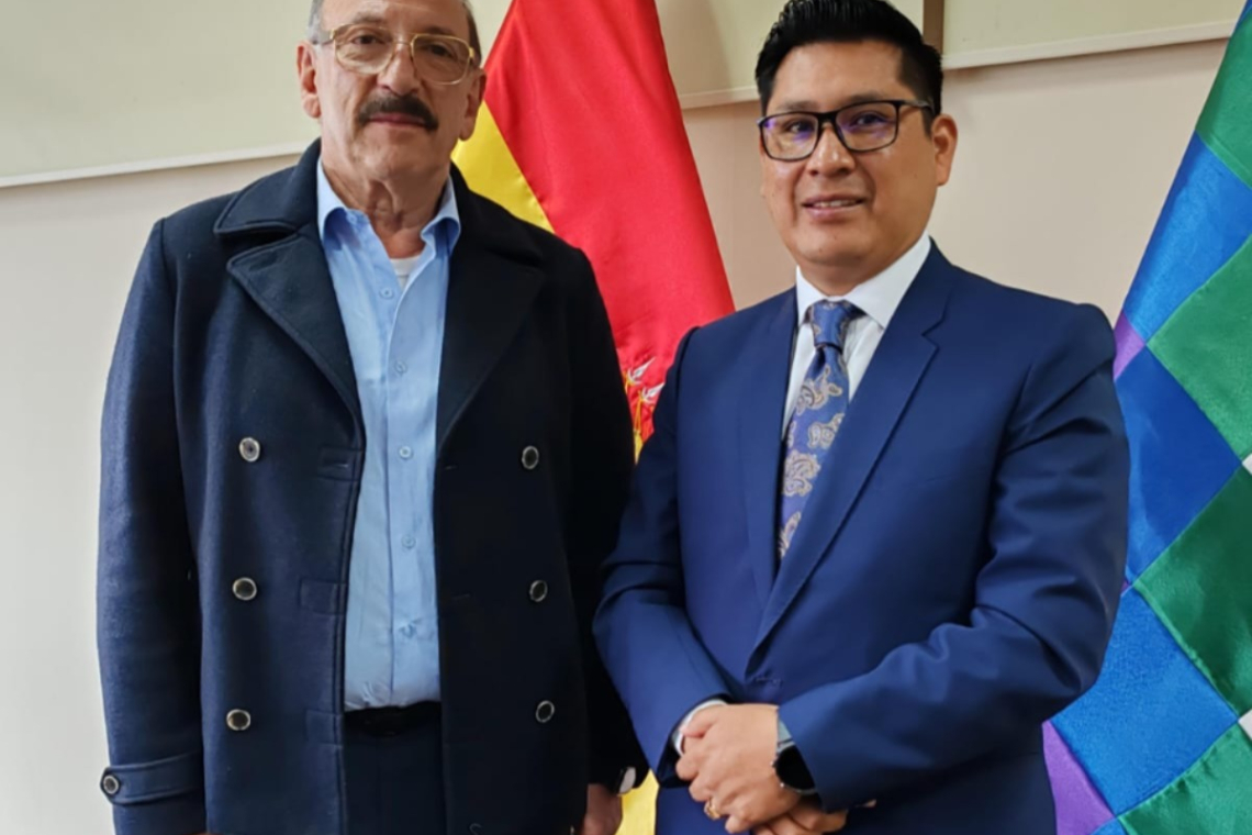 Hugo León toma posesión del despacho de la Procuraduría General del Estado 