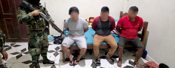 UMOPAR captura a 4 bolivianos y un extranjero en posesión de armas de fuego y cocaína