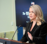 Casa Blanca explica por qué Trump puso fin a la ayuda "interminable" a Ucrania 