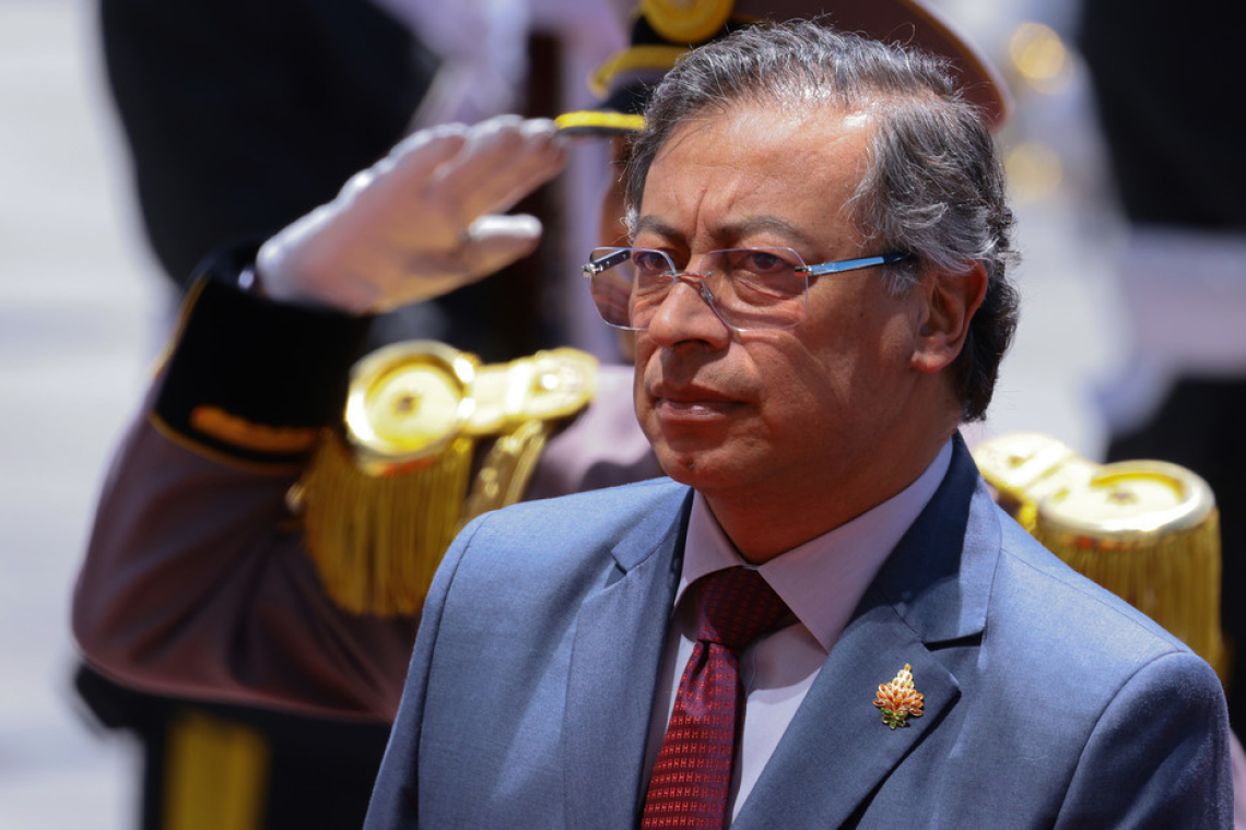 Petro pide a militares colombianos defender la "soberanía con la vida" ante amenazas de EE.UU. 