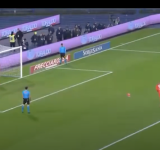 “De los más potentes de la historia”: el penal a 130 kilómetros por hora que pateó el arquero del Napoli y recorre el mundo