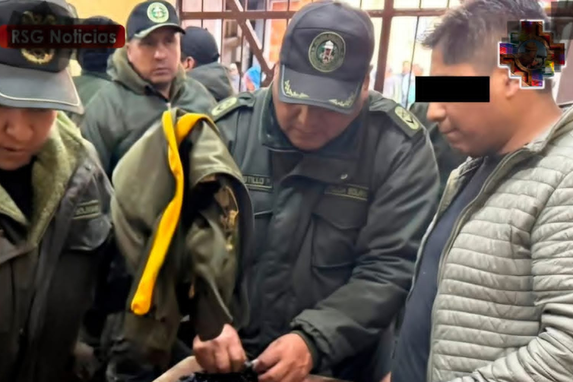 Un policía intenta ingresar en su mochilla cocaína a la cárcel de San Pedro, esta aprehendido