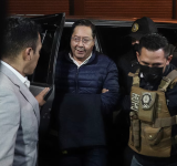 Luis Arce espera en una celda compartida en la cárcel de San Pedro por una decisión judicial clave