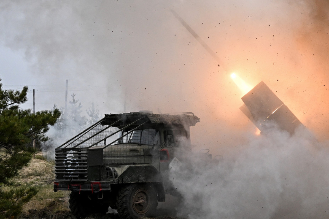 Rusia asesta un golpe hipersónico contra blancos de la industria militar y energética de Ucrania 