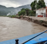 Navales rescatan a cinco jóvenes tras el desborde del dío Mapiri
