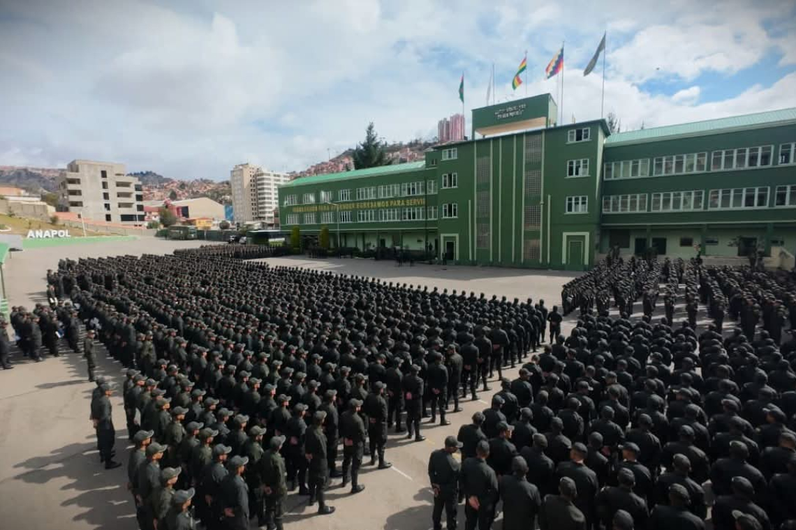 La Policía Boliviana incorpora a sus filas a 1.904 nuevos oficiales y sargentos