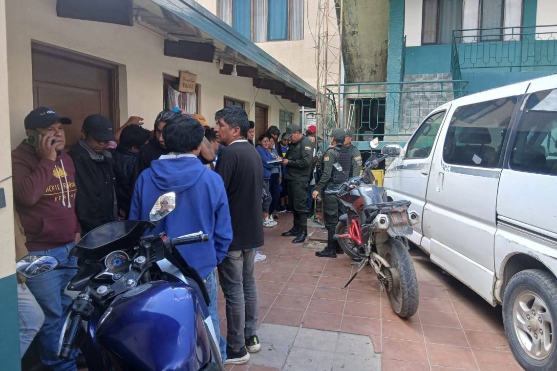 Policía y Guardia Municipal interviene chichería clandestina en Quillacollo