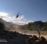 Helicóptero Súper Puma sobrevuela Lauca Ñ y genera suceptibilidad en la población