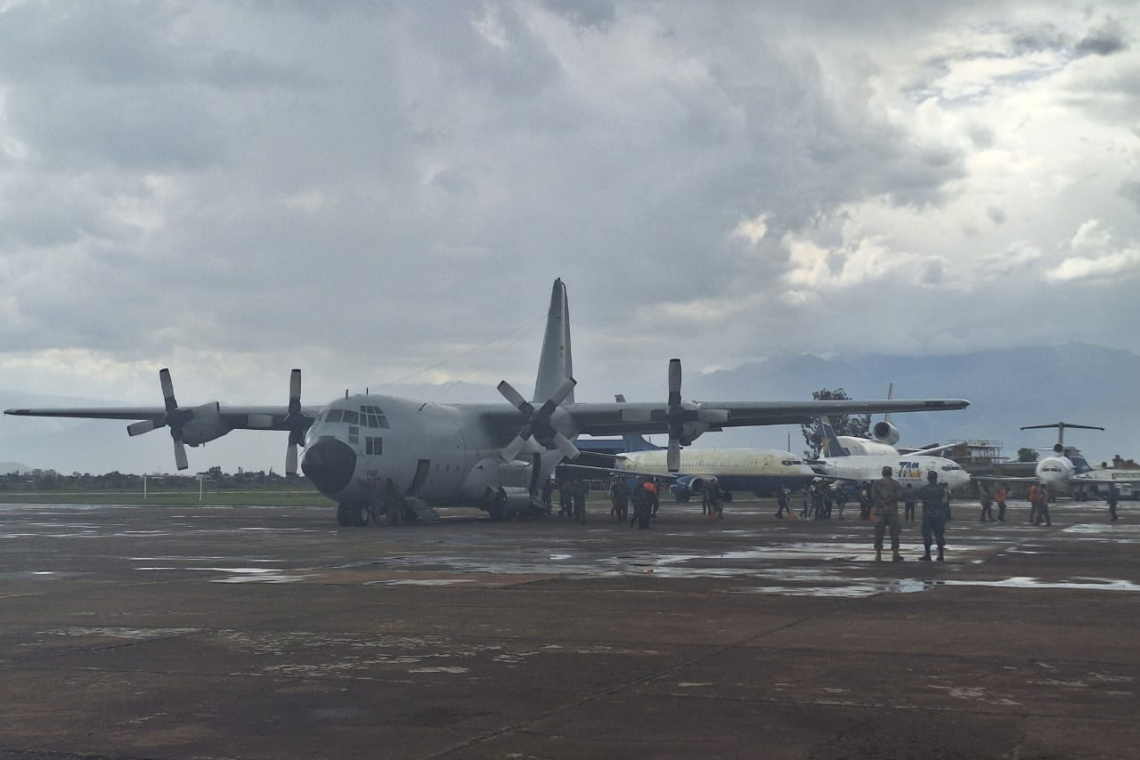 Puente aéreo rescata a 57 niños Scout y evacúa turistas ante bloqueo de caminos 