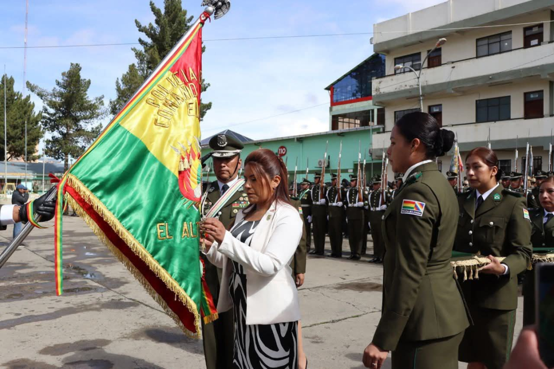 Policía de El Alto en su 37 aniversario es reconocido por Cámara Baja